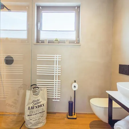 빌라 One Way For 8 People Near Medulin With Heated Pool, Kids Playground & Only 200 M From The 반졸레