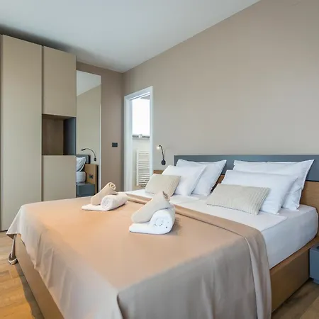 One Way For 8 People Near Medulin With Heated Pool, Kids Playground & Only 200 M From The 반졸레