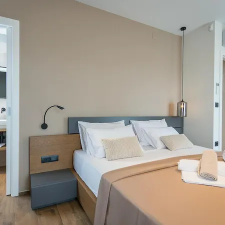 One Way For 8 People Near Medulin With Heated Pool, Kids Playground & Only 200 M From The 빌라 반졸레