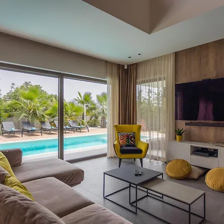 One Way For 8 People Near Medulin With Heated Pool, Kids Playground & Only 200 M From The 빌라 *