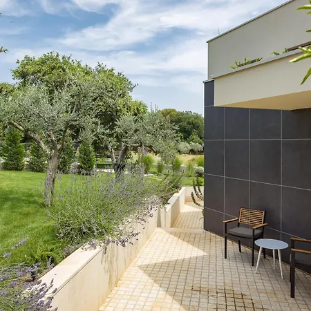 Villa One Way For 8 People Near Medulin With Heated Pool, Kids Playground & Only 200 M From The